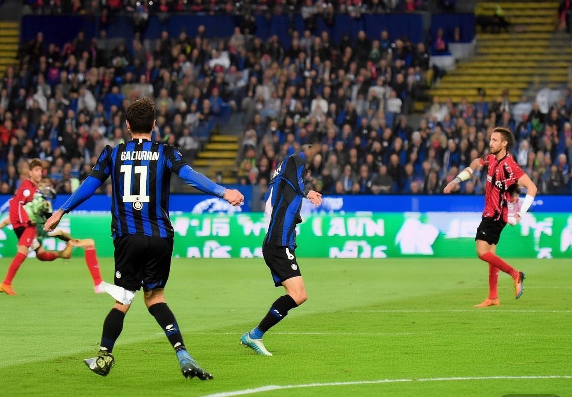 国际米兰2-1力克AC米兰：劳塔罗破门恰尔汗奥卢点射，米兰德比关键瞬间解析